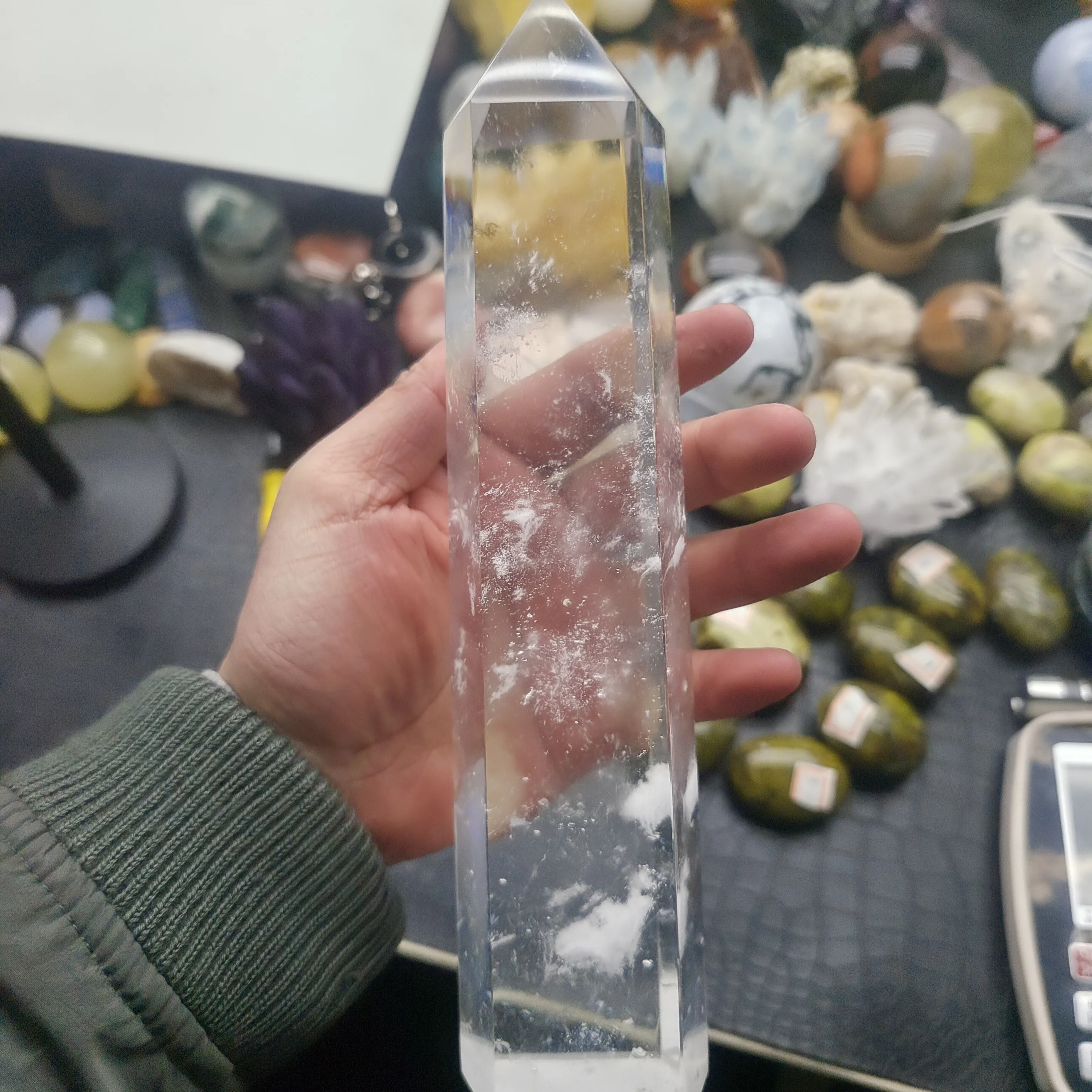 

400-1200 г, высокотемпературный белый кристаллический обелиск, образец точечного кварца