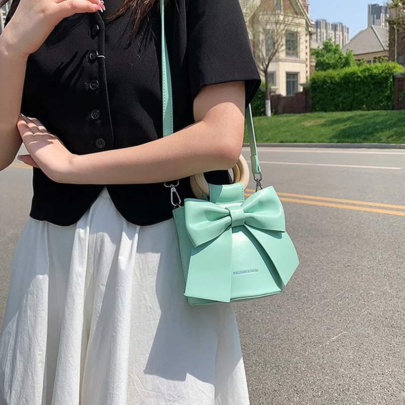 Women's Bag 2022 Trend New Solid Wood Ring Solid Color PU Portable Bucket Bag Fashion Bow One Shoulder Messenger Bag