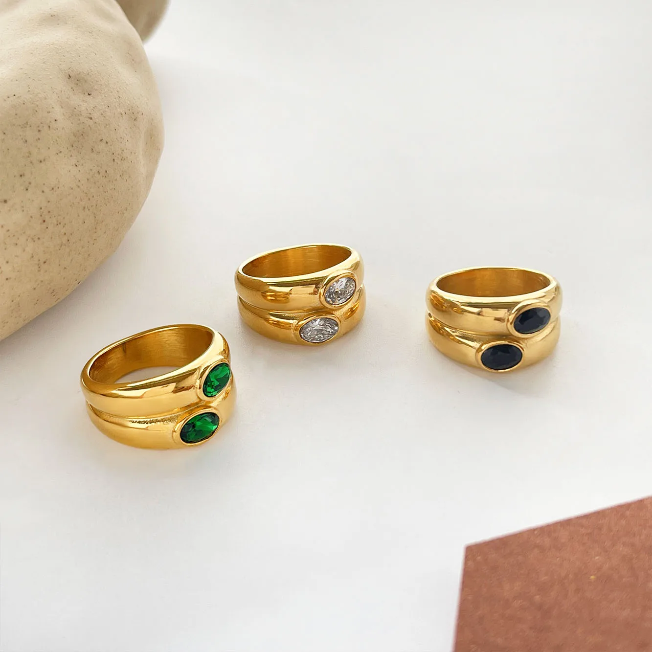 Женское кольцо Ghidbk Hyperbloe широкое двухслойное из нержавеющей стали с цирконитом