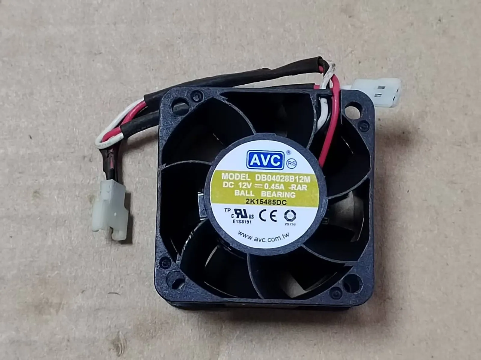 Фото ДЛЯ AVC DB04028B12M S116 4028 DC12V 0.45A 3-проводной охлаждающий вентилятор №1