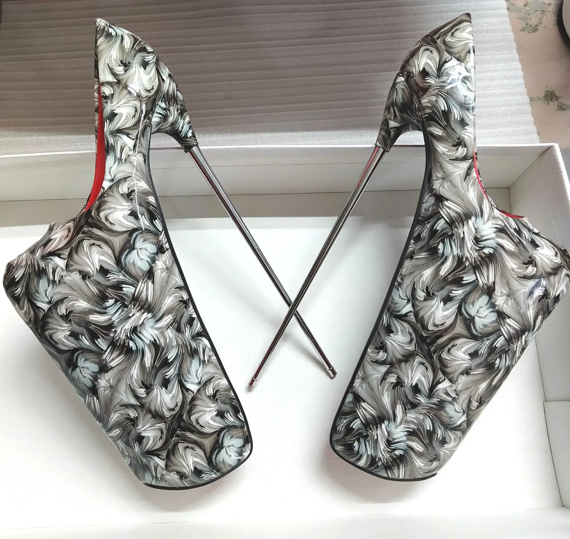 2025 Сверхвысокие туфли на тонком каблуке 30 см из лакированной кожи с рыбьим ртом 19