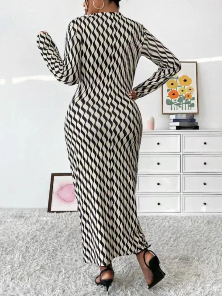 Женское длинное платье в полоску с длинным рукавом и воротником-стойкой