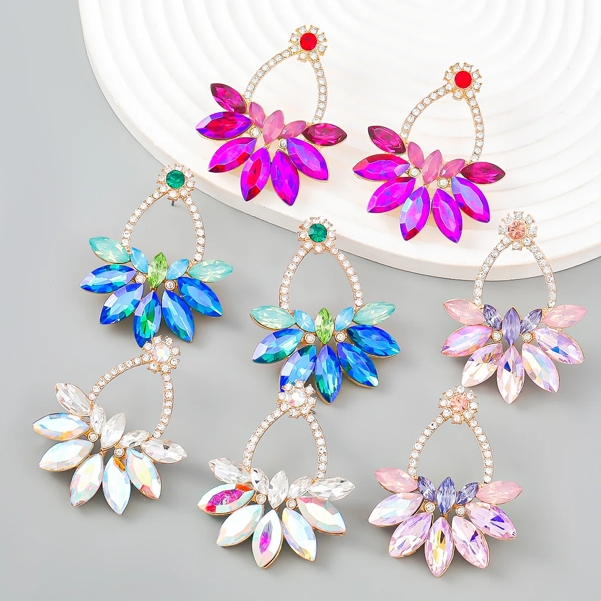 

The New Over-the-top Influencers' Alloy Diamond-inlaid Flower Earrings Dangle For Girls' Simple And Super Immortal Earrings