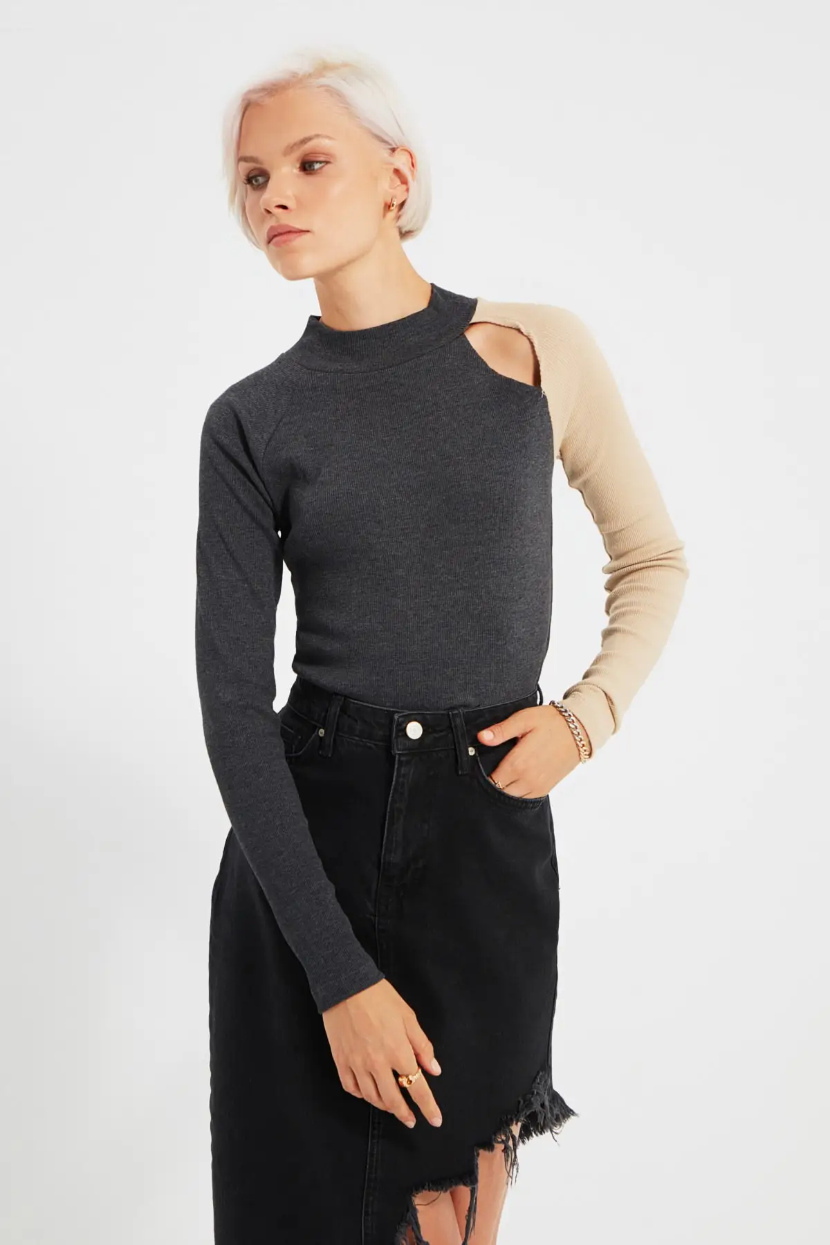 

Trendyol With Color Block Knitted Blouse TWOAW22BZ0671