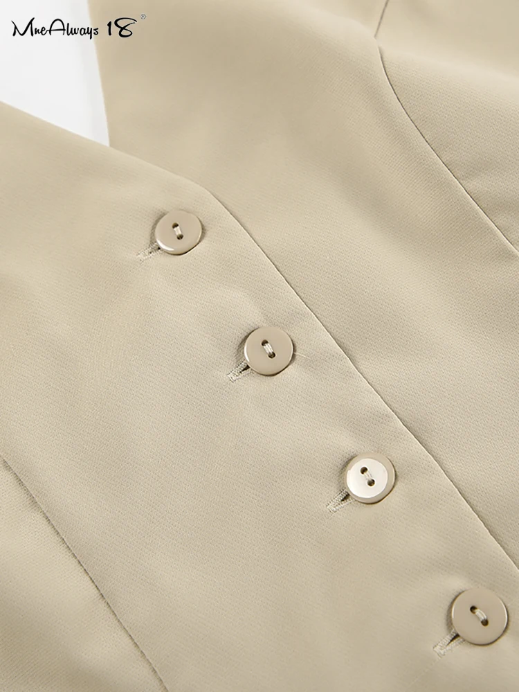 Летний офисный костюм с шортами и высокой талией