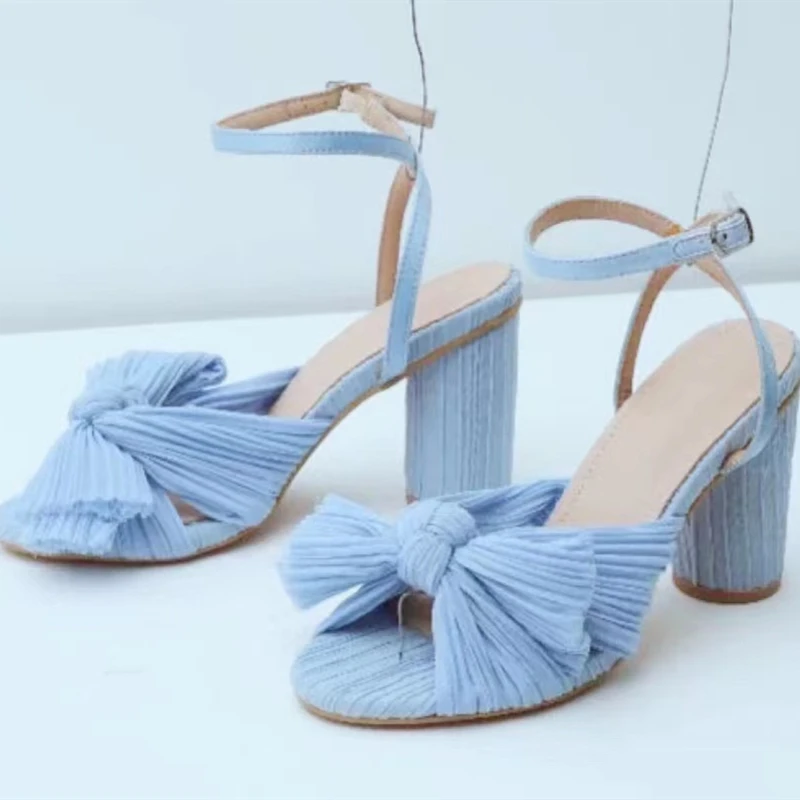 Босоножки женские с круглым каблуком и ремешком на щиколотке | Обувь