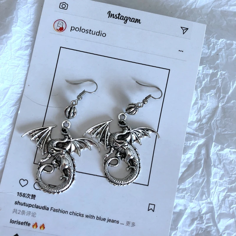 

Double Dragons Playing Pearls Retro Street Wings Punk Temperament Long Ear Hooks Without Pierced Ear Clips