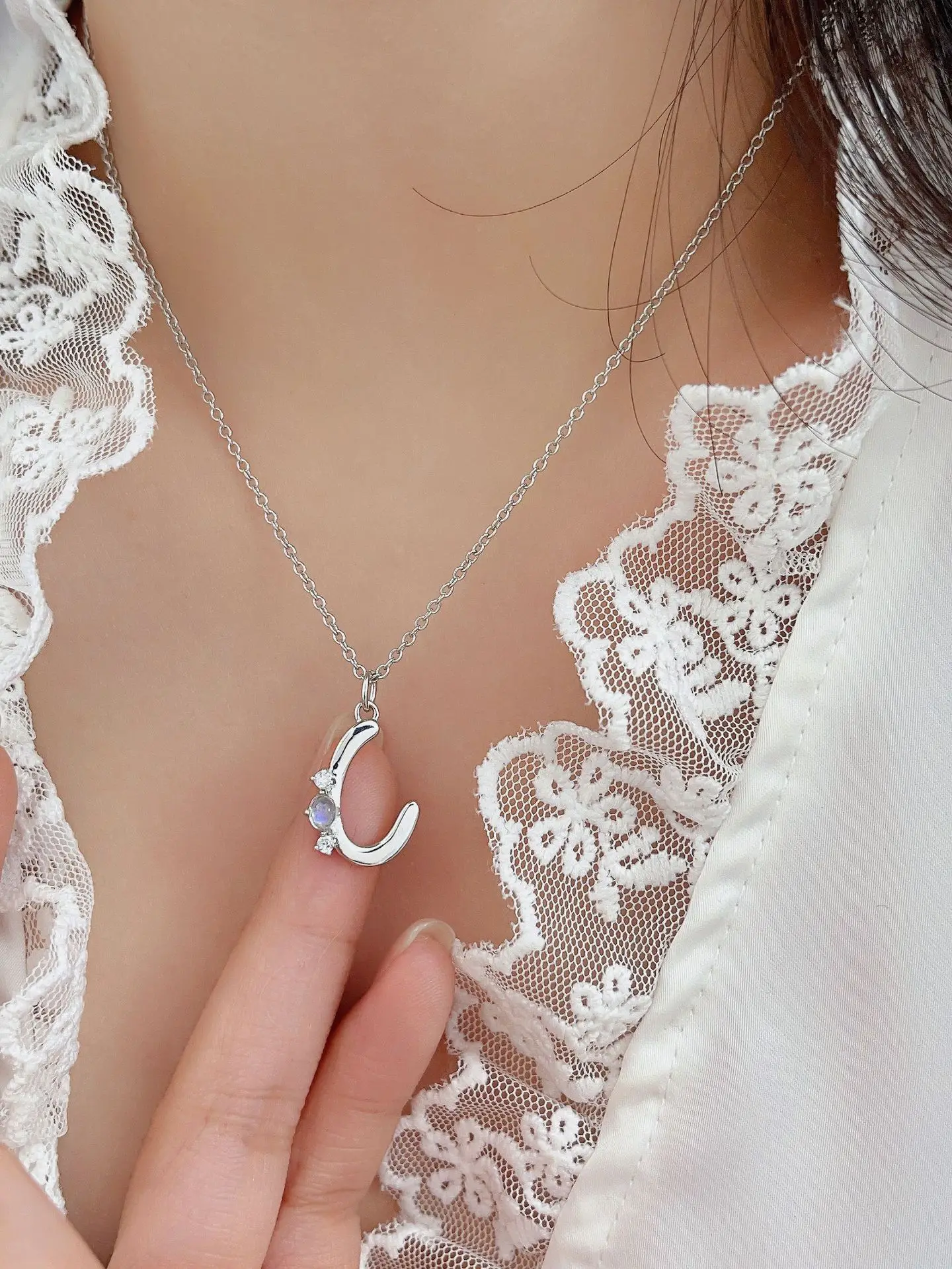 

European and American retro S925 sterling silver moon inlaid moonstone pendant necklace women's fashion jewelry