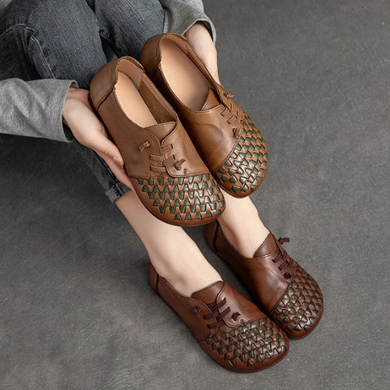 Туфли женские из натуральной кожи на плоской подошве в этническом стиле |