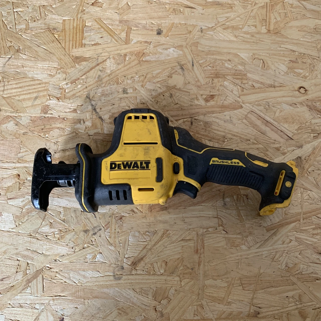 

DEWALT DCS312B Xtreme 12V MAX сабельная пила