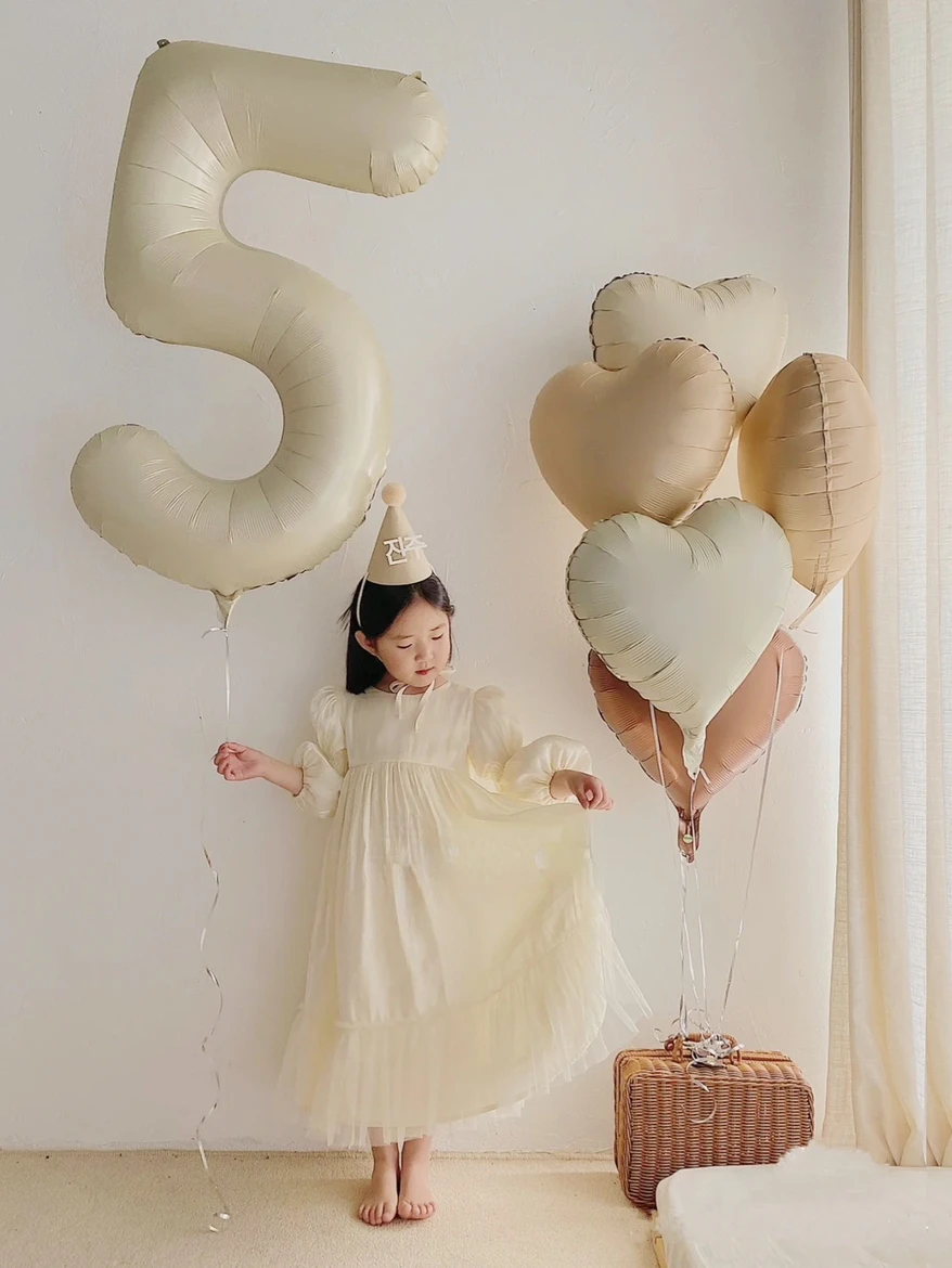 

Digital Balloons Cream Balloons Decorated for Children's and Girls' Birthday Parties Festive Party Scene Photo Decor