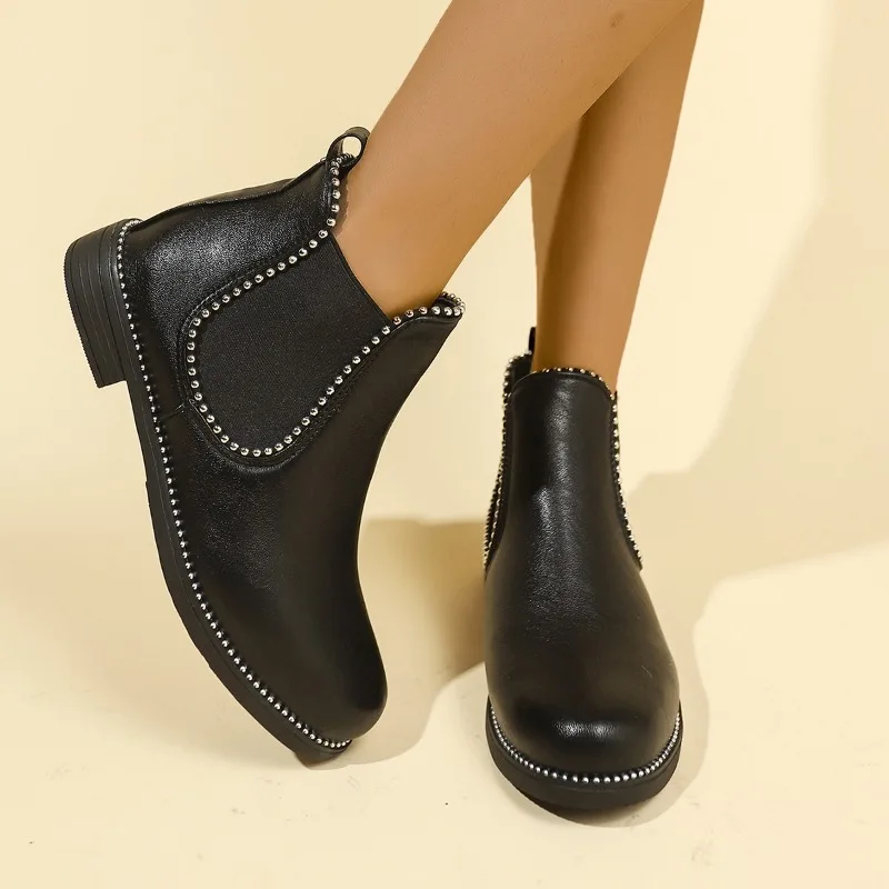 Женская обувь с заклепками и круглым носком на низком каблуке женские короткие
