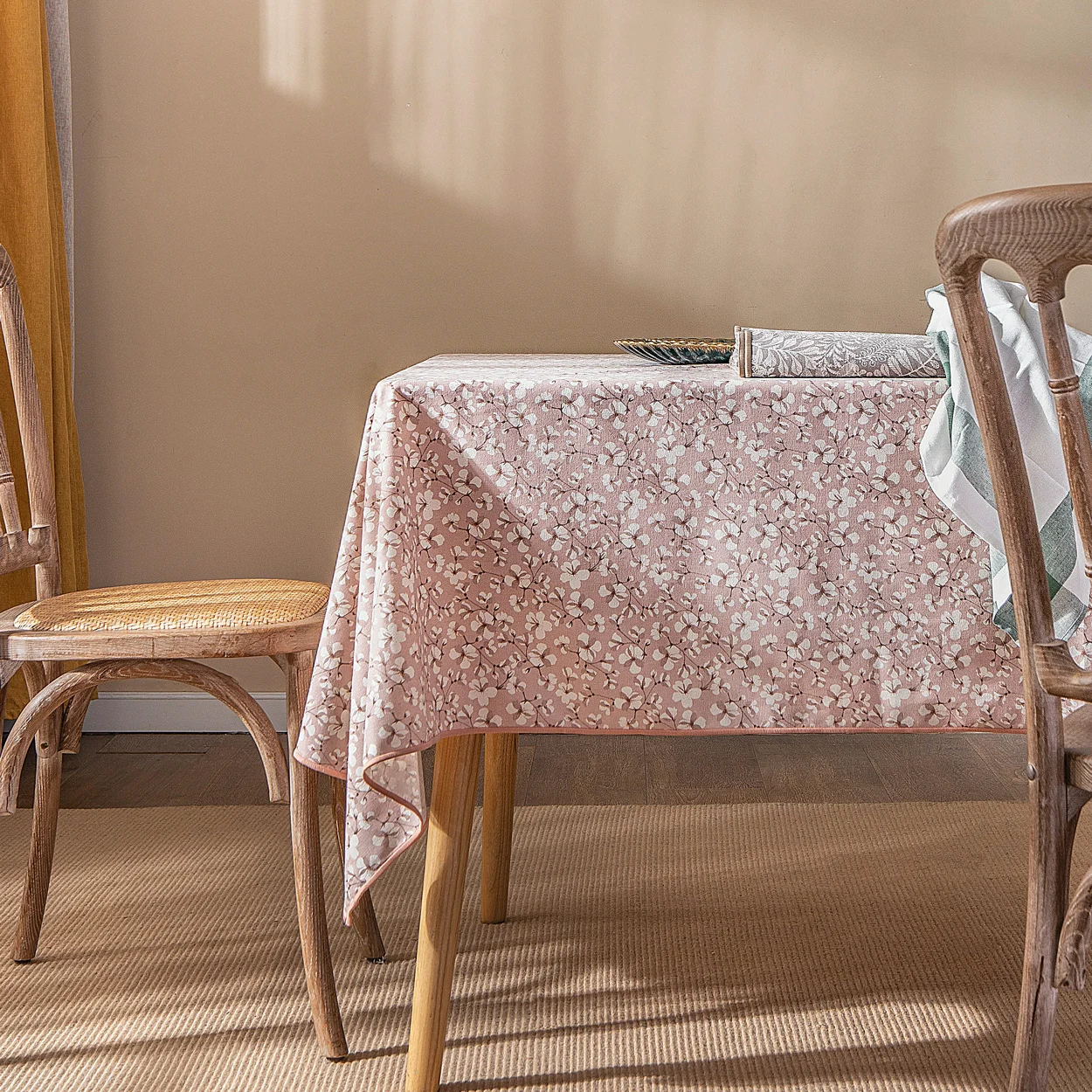 

Waterproof, oil resistant, scald resistant, and washable tablecloth rectangular household fabric