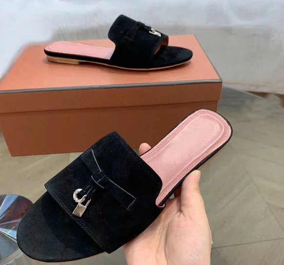 New high quality LP brand women's fashion flat slippers Sheepskin lock fringe casual outdoor slippers summer simple sandals.