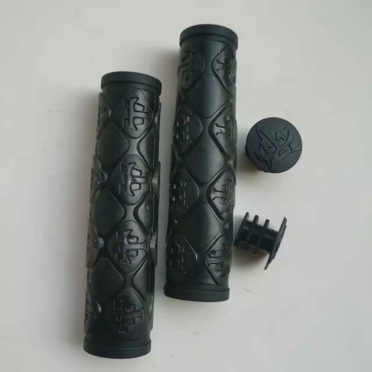 

2PCS Cycling Bicycle Grips Mountain Road Bike MTB Handlebar Cover Grips Bicycle Accessories Anti-slip Bike Grip Cover