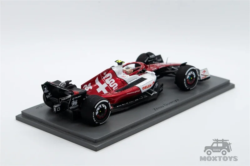 Модель автомобиля Spark 1:43 Alfa Romeo F1 Team ORLEN C42 No 24 Zhou GuanYu 10th Ltalian 2022 года