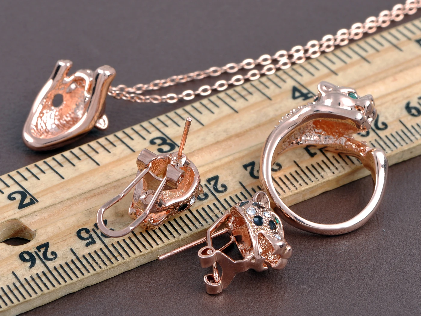 Комплект из колье серёг кольца и