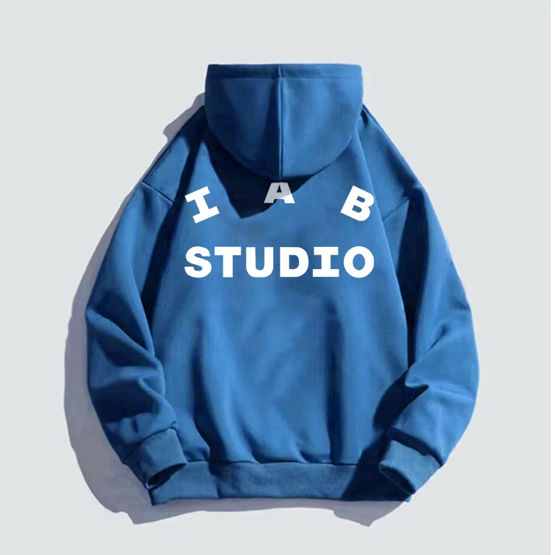 Рисунок 6 - Новинка, винтажный свитер IAB Studio