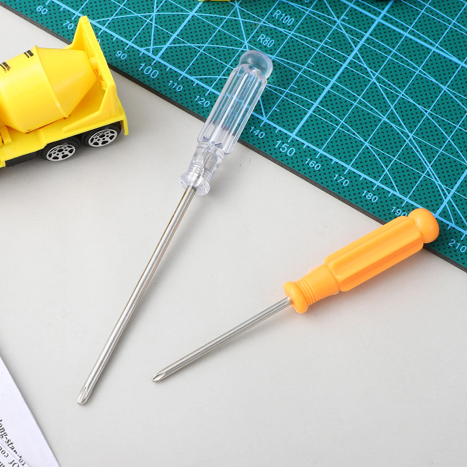 Рисунок 4 - отвертки с ручками