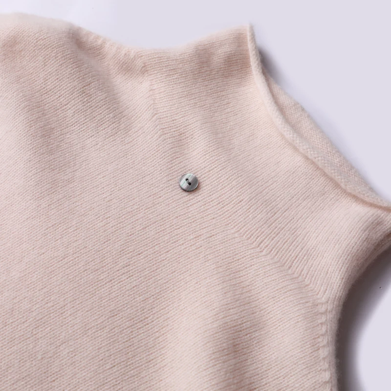 Рисунок 5 - Женский пуловер с высоким воротником