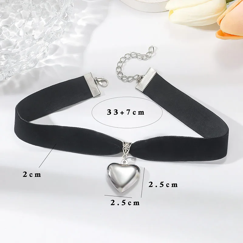 Женское бархатное ожерелье-чокер с подвеской в виде сердца