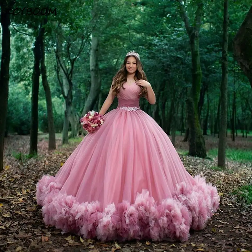 

Gorgeous Pink Ball Gown Quinceanera Dresses 2023 Lace Appliques Cyrstals Beaded Sweetheart Princess Sweet 16 Vestidos De 15 Años