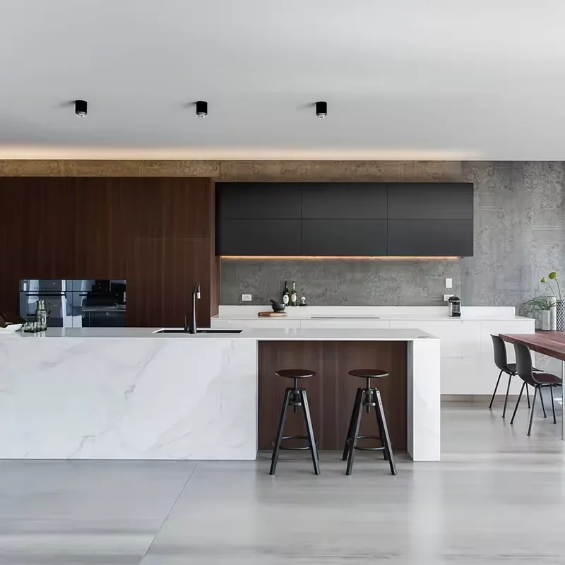 Роскошные черно-золотые мраморные кухонные шкафы с индивидуальным дизайном