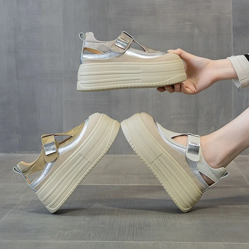 Женские босоножки на танкетке из натуральной кожи