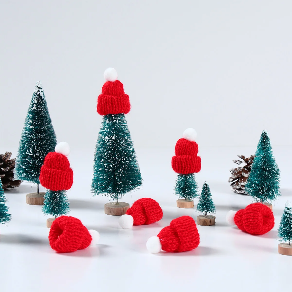 10Pcs Christmas Mini Finger Hat Santa Handmade DIY Wine Bottle Decor Knitted Hats Tree Ornament Xmas Party Favor 2024