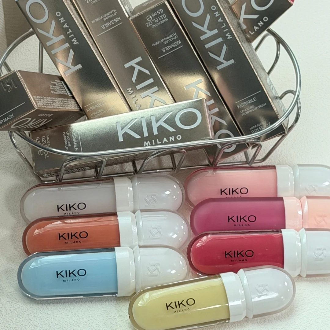 Фото KIKO Milano Kissable Lip Gloss: увлажняющий эффект, увеличение объема губ, питательная формула, глянцевое сияние, естественный вид, нелипкий уход, макияж. №3