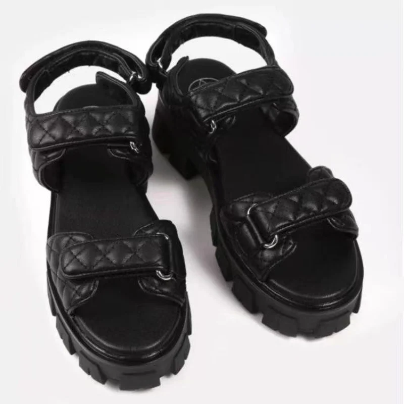 

Сандалии женские на платформе и толстом каблуке, пляжные босоножки в стиле панк, с ремешком на липучке, мотоциклетные босоножки, брендовый д...