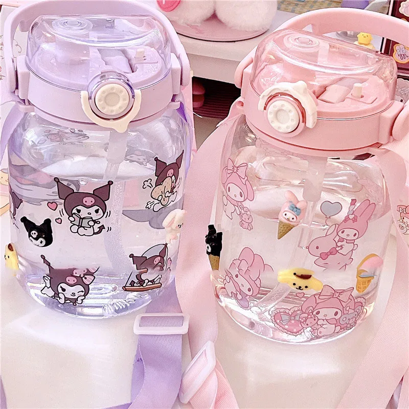 

Милая чашка для питья Kuromi My Melody Cinnamoroll, 1100 мл, чашка для питья, летняя Милая чашка для воды Sanrioed с ремешками, парные модели