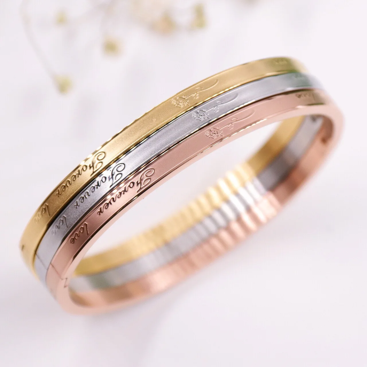 

Titanium Steel Bracelet Fashion Women's Thin Rose Bracelet Three Colors Available