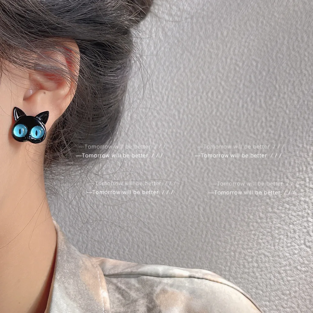 

Designer Asymmetric Design Earstuds Premium Blue Eyed Cat Head Earstuds Hippies Peculiar Cute New Anime Stud Earrings