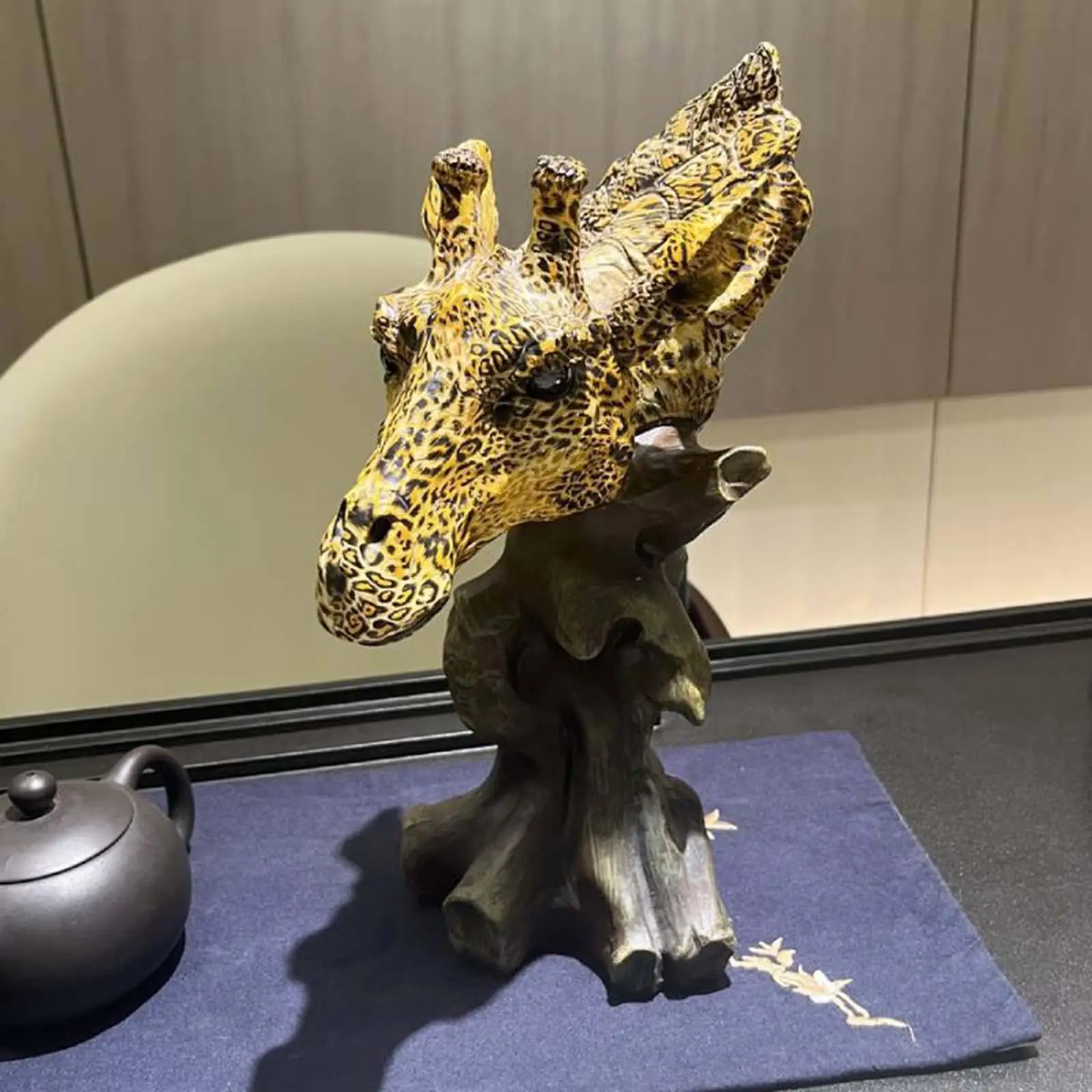 

Giraffe Bust Head Statue Art Craft Animal Figurine Tabletop Resin Sculpture for Office Furnishing Studio TV Stand Decoration