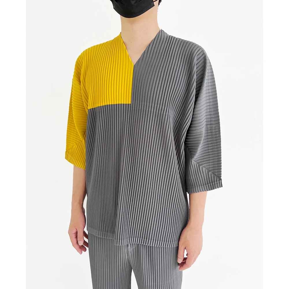 

Mi Tempo Men's HOMMEs Pleated Top 2022 Summer New Color Blocking V-neck Pullover Casual High Street Medium Sleeve T-shirt