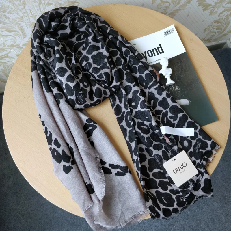 Женский шарф с принтом