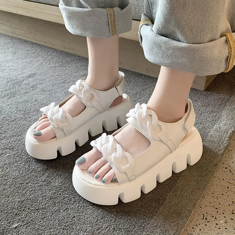 

Сандалии LLUUMIU женские на толстой подошве, модные босоножки с декоративной цепочкой, повседневная Дизайнерская обувь в римском стиле, лето ...