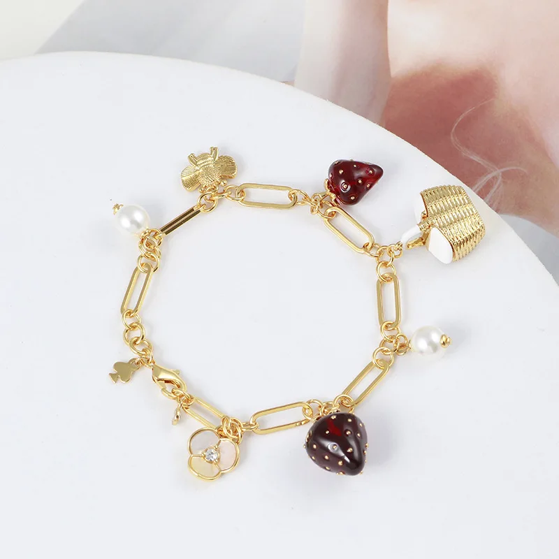 

Женский браслет с эмалью, клубничным жемчугом, корзиной, цветком, Пчелой