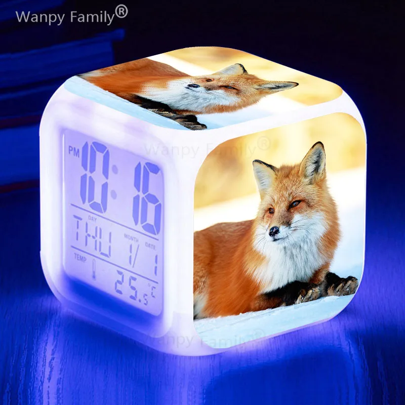 Часы foxes. Электронные часы с лисой.
