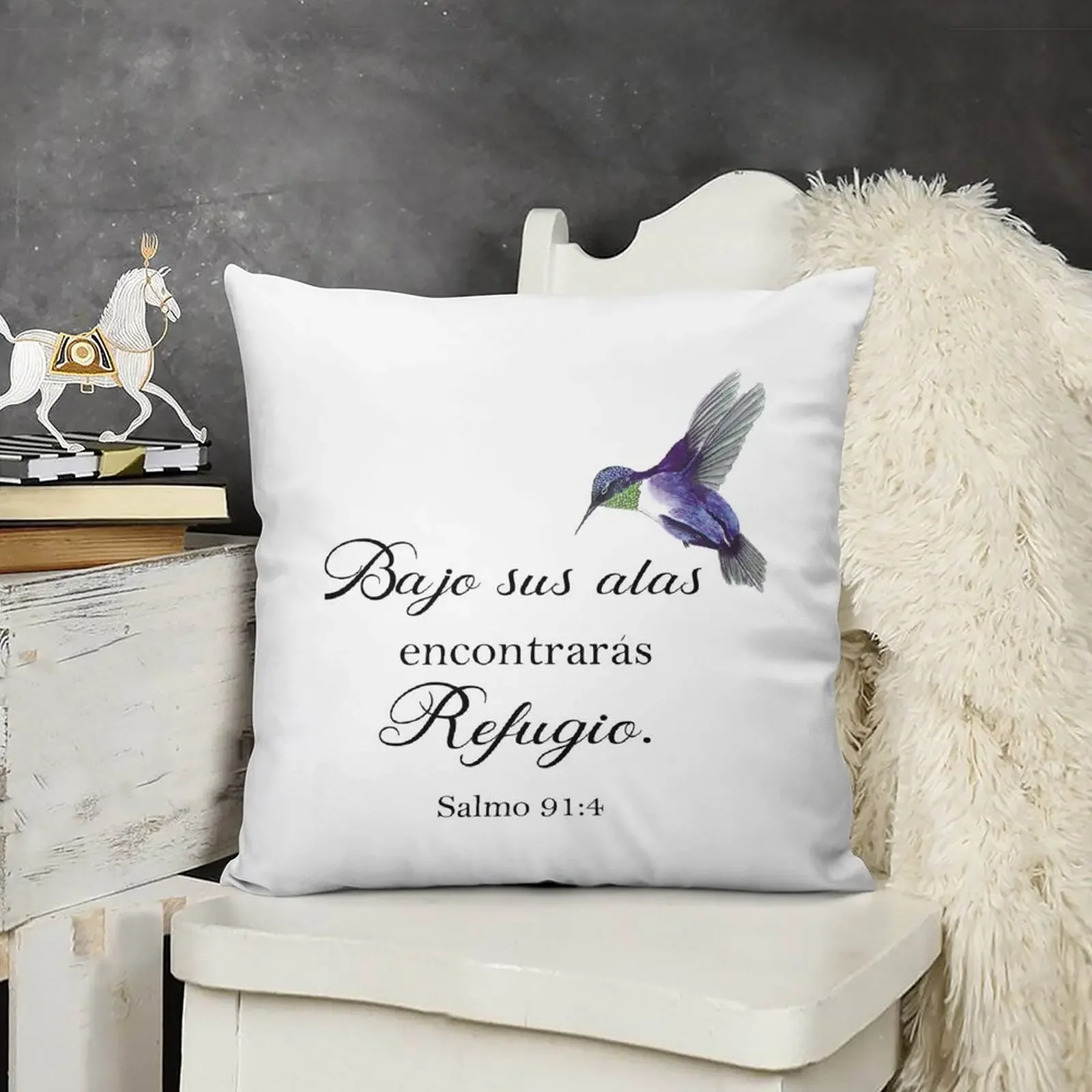Декоративная подушка Bajo sus alas encontraras refugio