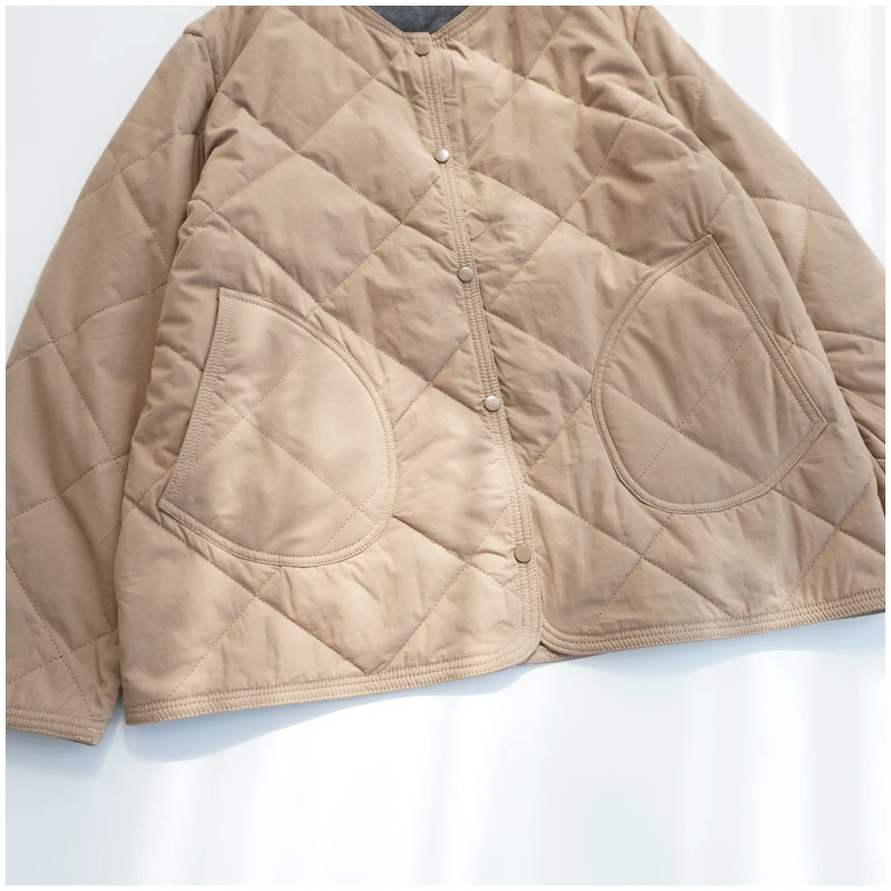 Стеганое однобортное короткое пальто с круглым вырезом и хлопковой подкладкой