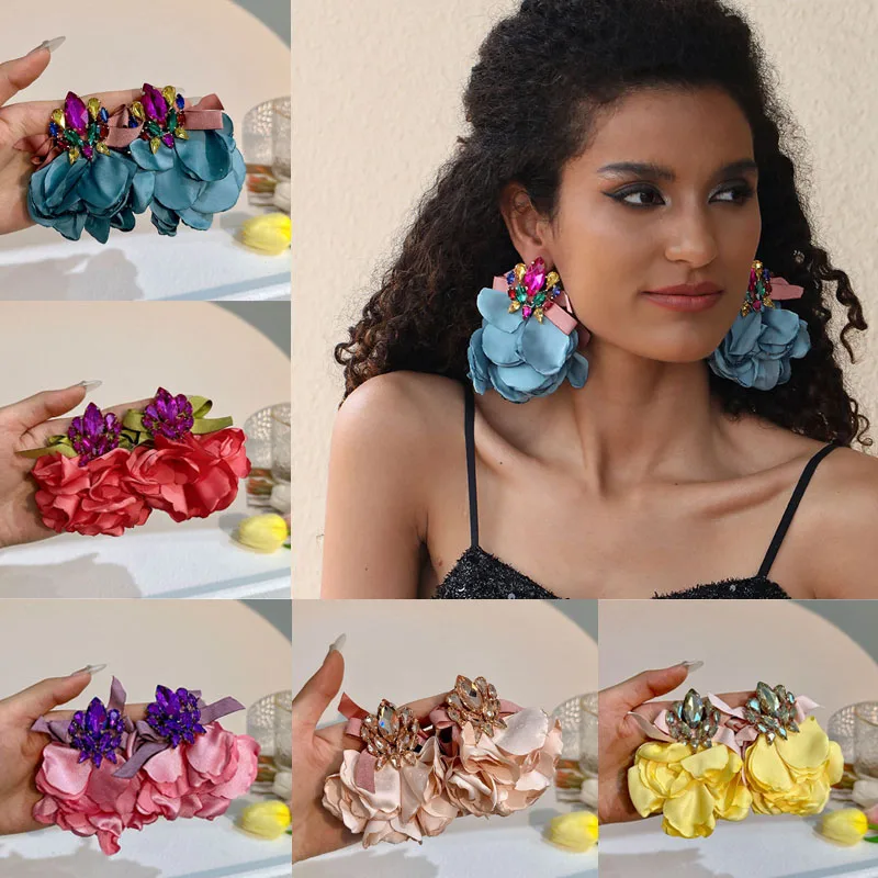 

Большие серьги-гвоздики ручной работы с кристаллами