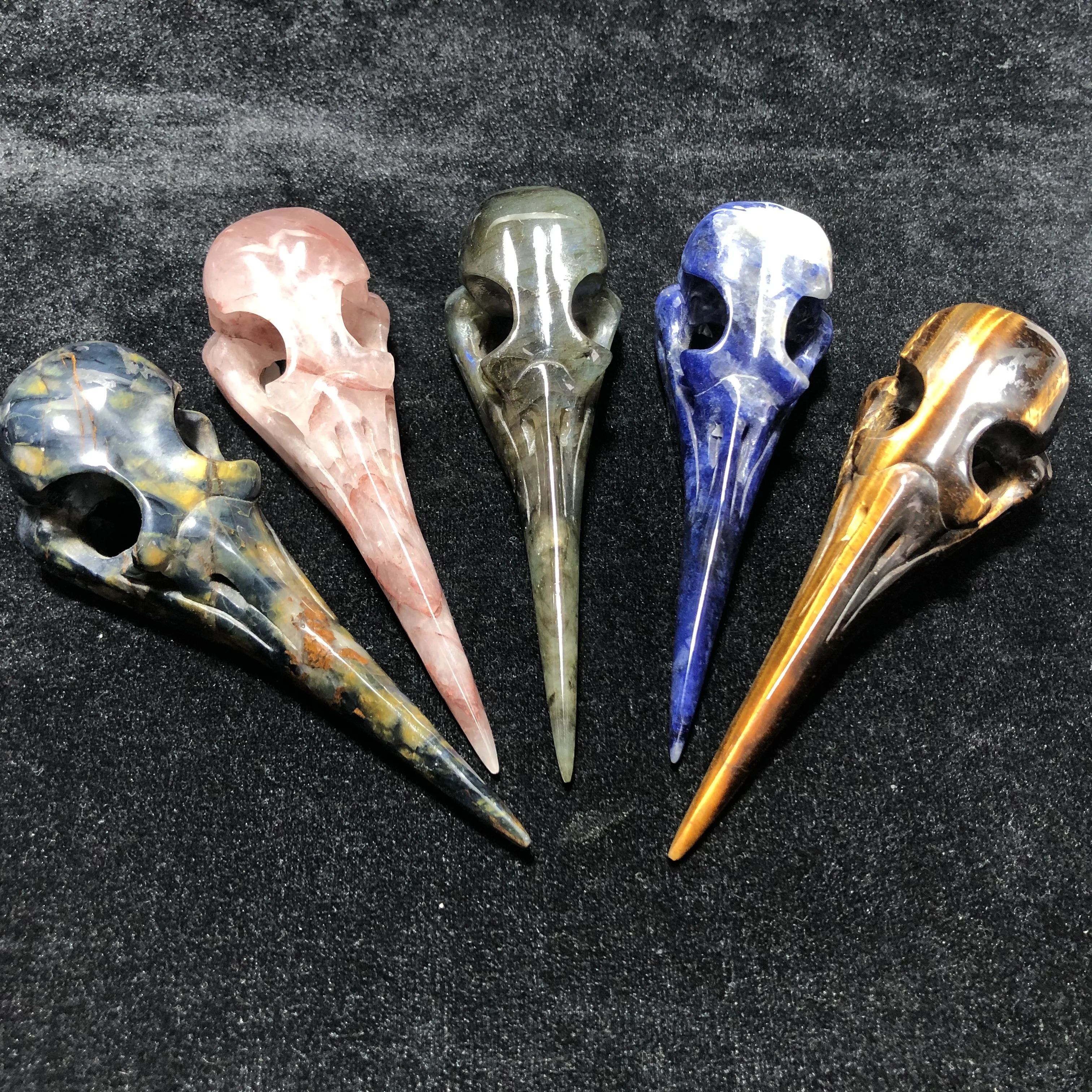 

130-135mm Raven Skull Hand-polished Chakra Feng Shui Healing Crystals Quartz Mineral Home Decoration Handicraft Stone Carvings