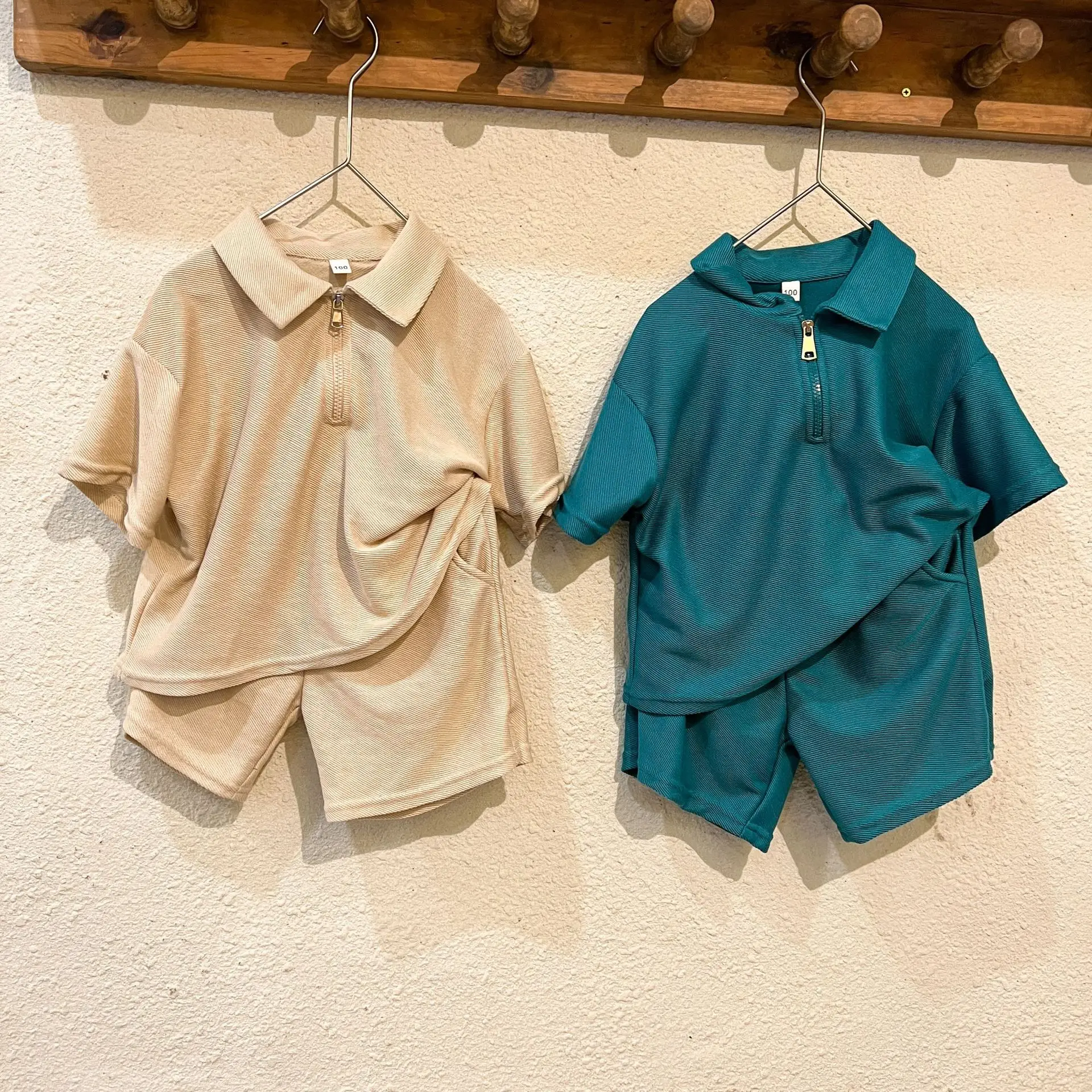 

2023 Summer Kids Clothes Sets Lapel Collar Tee Shirt And Shorts Girls 2pcs Set Boys Sports Suit Green Beige Colors 1 To 10 Years