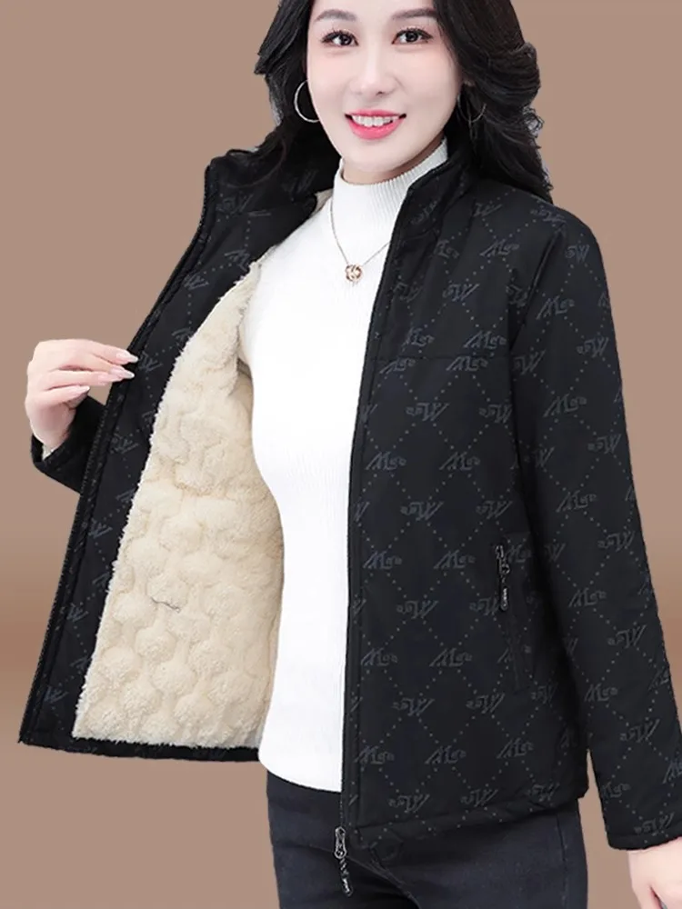 Утепленная верхняя одежда с воротником-стойкой на флисовой подкладке женская