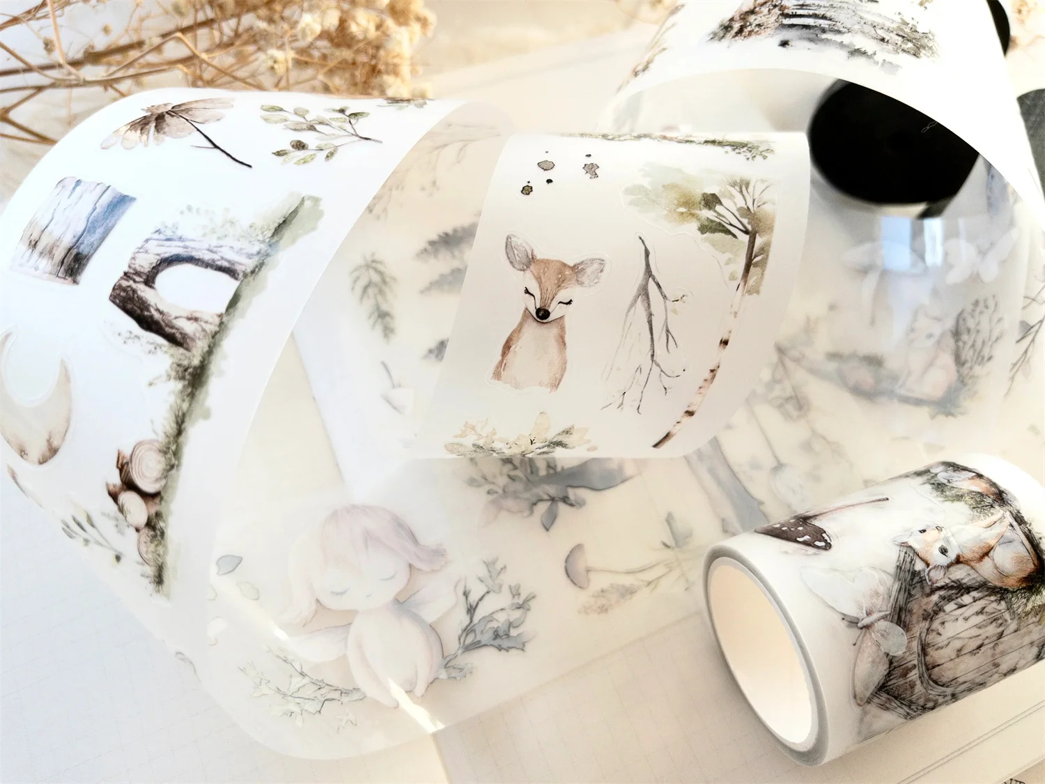 Фото Декоративная лента Washi PET от Creawithgaby Studio с винтажным дизайном «Очарованный лес» для DIY-поделок, изготовления открыток и скрапбукинга №1
