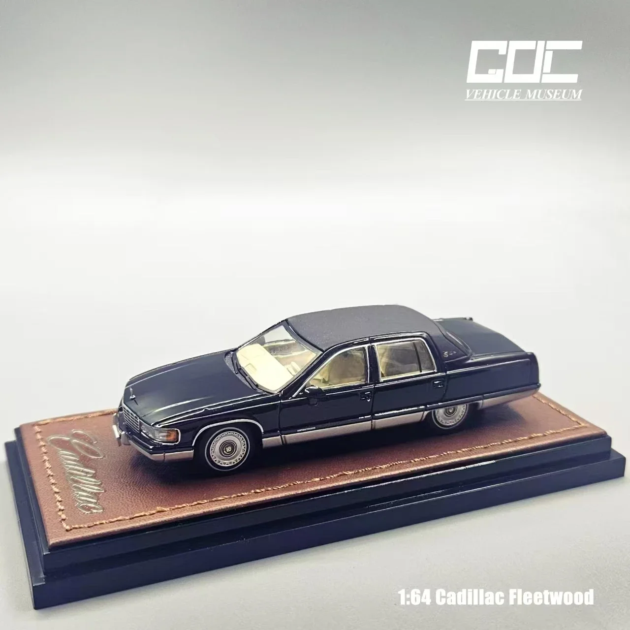 Литая под давлением модель автомобиля GOC 1:64 Fleetwood Black