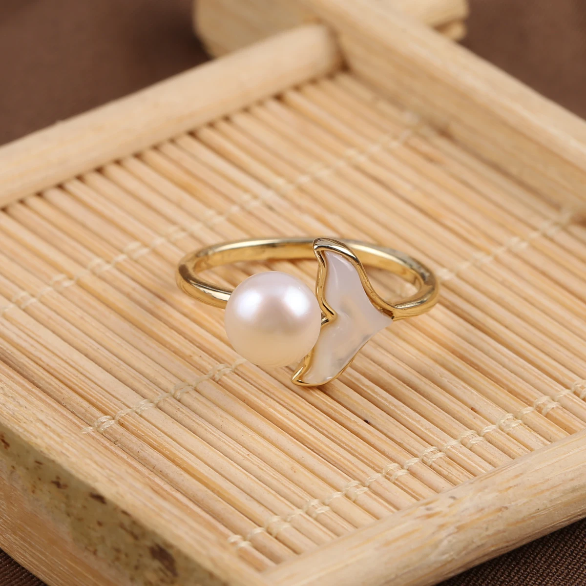 Рисунок 3 - Регулируемое кольцо с позолотой