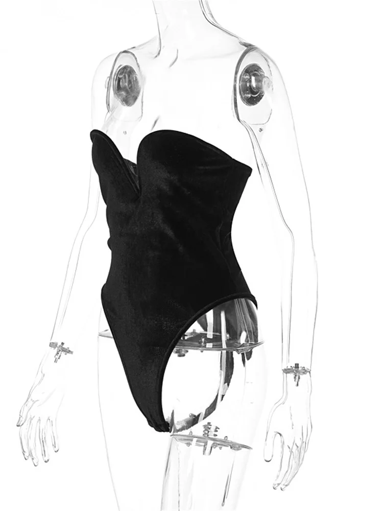 Женское боди с открытыми плечами и открытой спиной без бретелек |